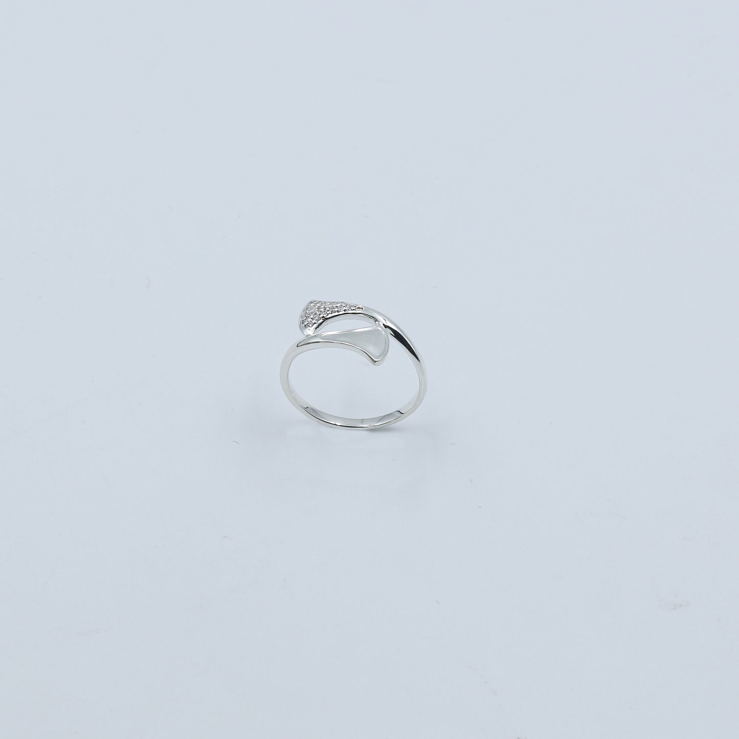 Diamond Wave Gold Ring – Minimal Twist Diamond Ring - Anirudh Jewels