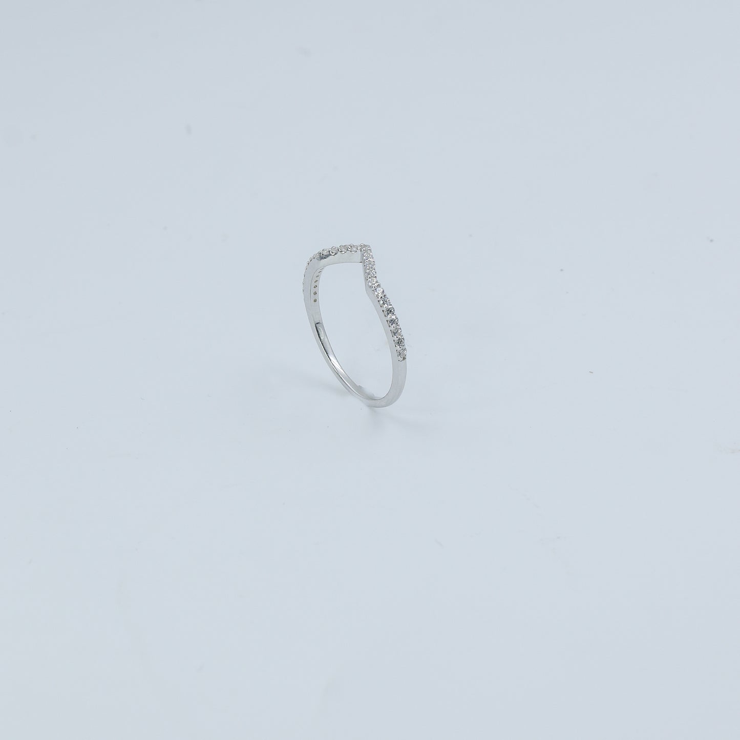 Diamond Chevron V-Band Ring