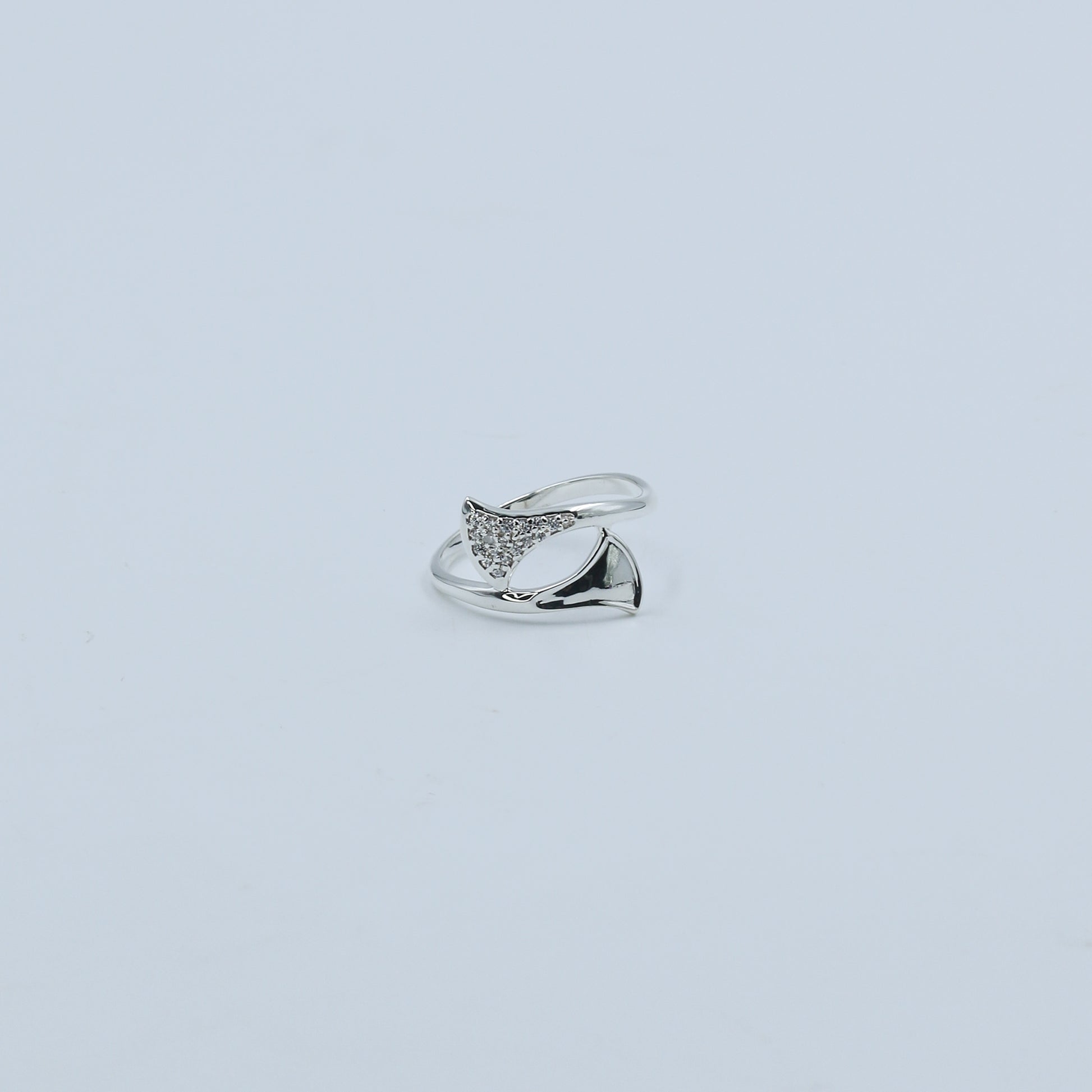 Diamond Wave Gold Ring – Minimal Twist Diamond Ring - Anirudh Jewels