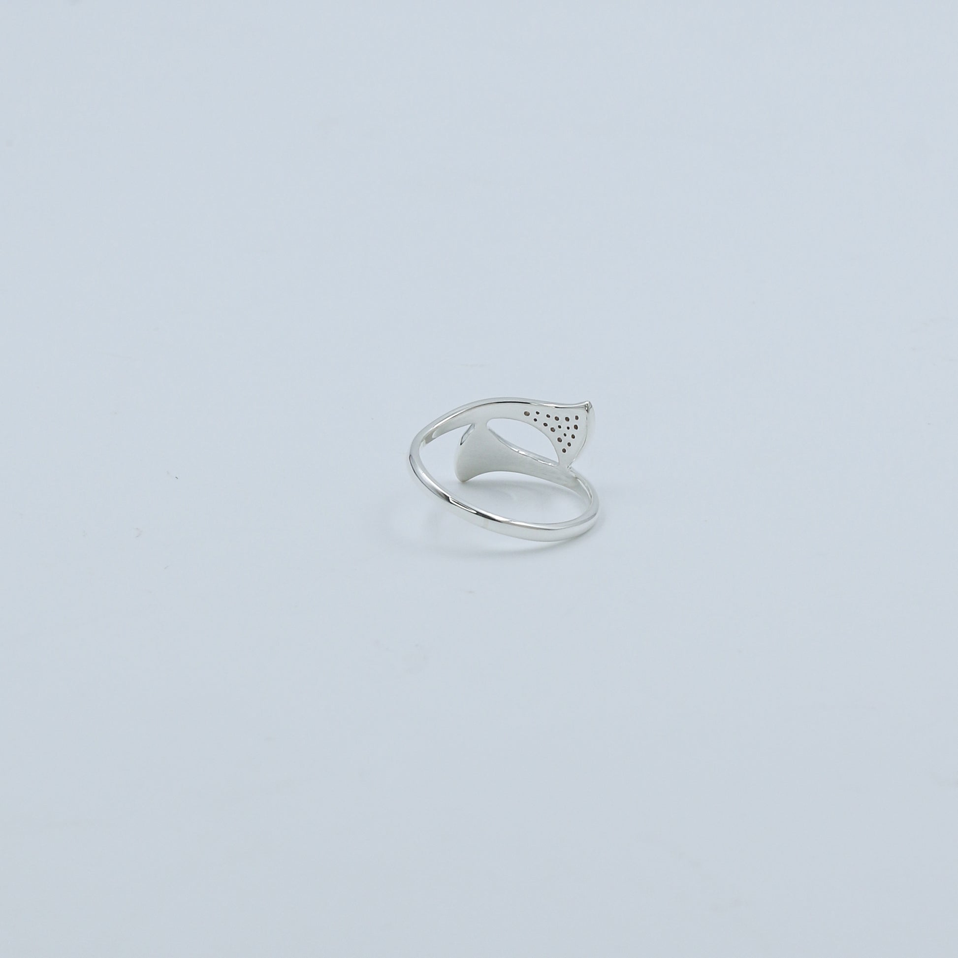 Diamond Wave Gold Ring – Minimal Twist Diamond Ring - Anirudh Jewels