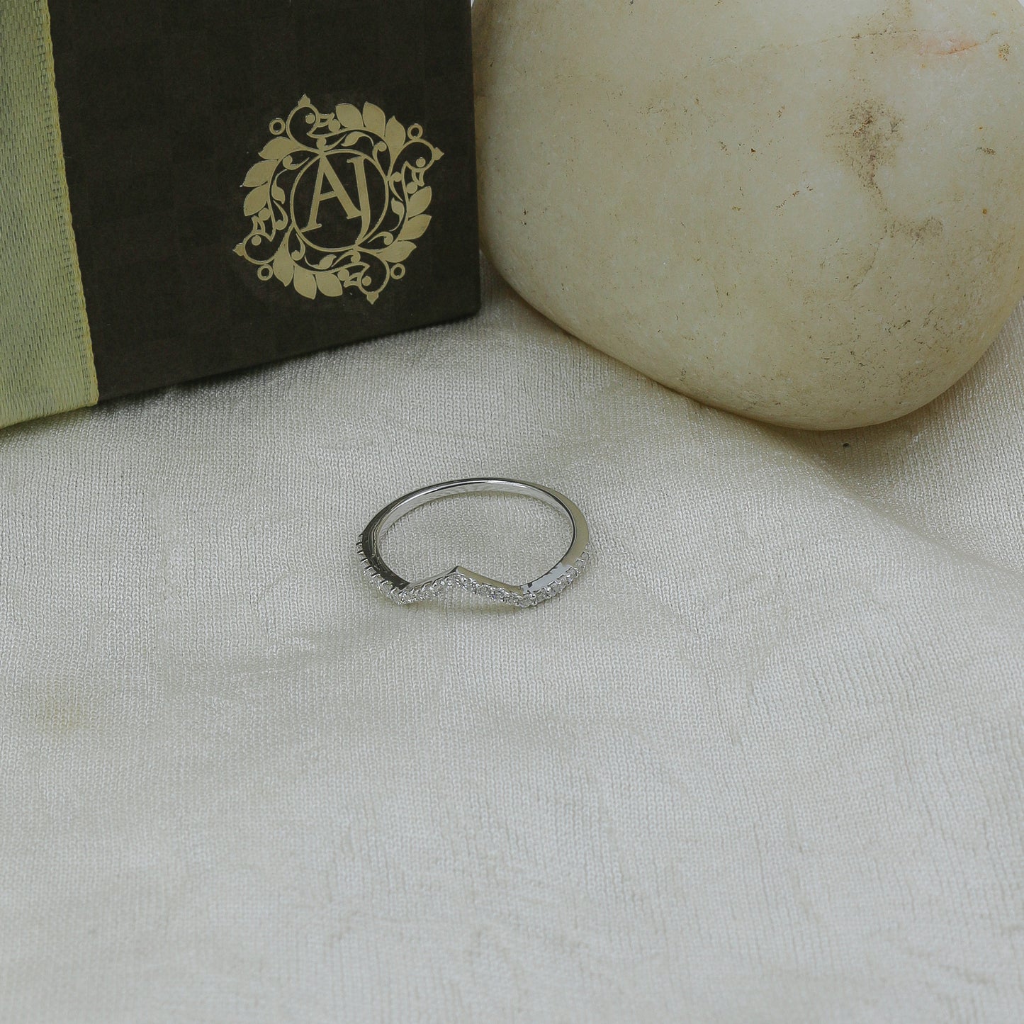 Diamond Chevron V-Band Ring
