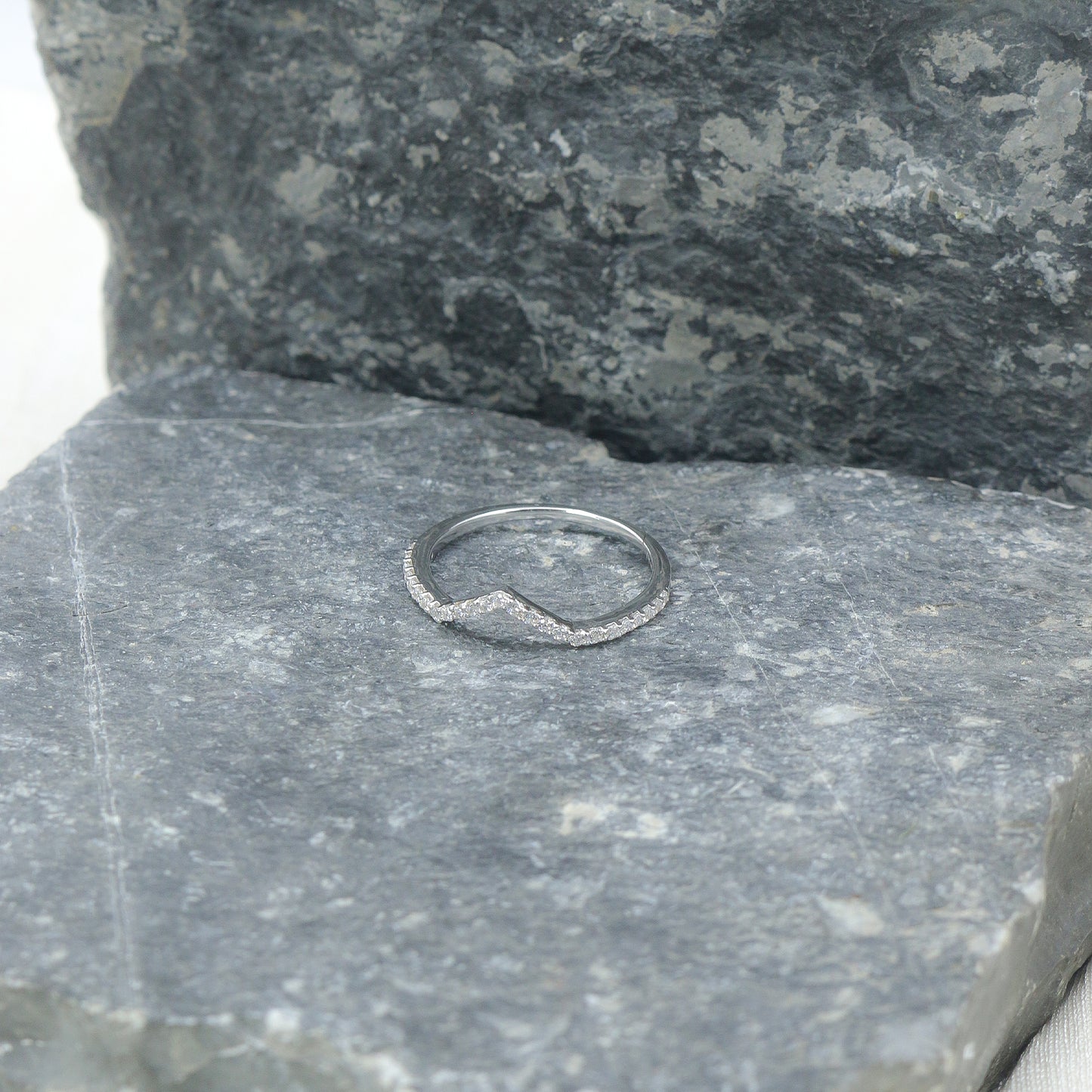 Diamond Chevron V-Band Ring