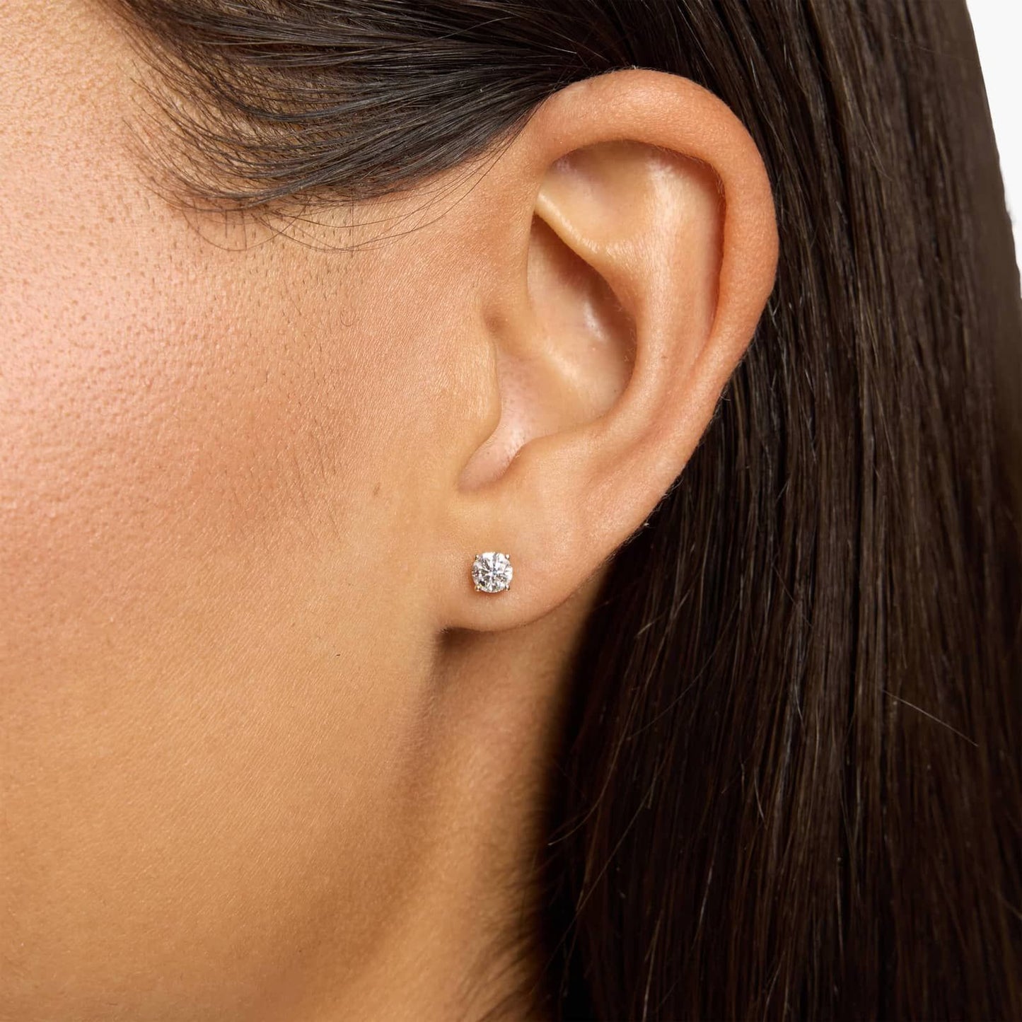 Classic Round Diamond Stud Earrings in Gold