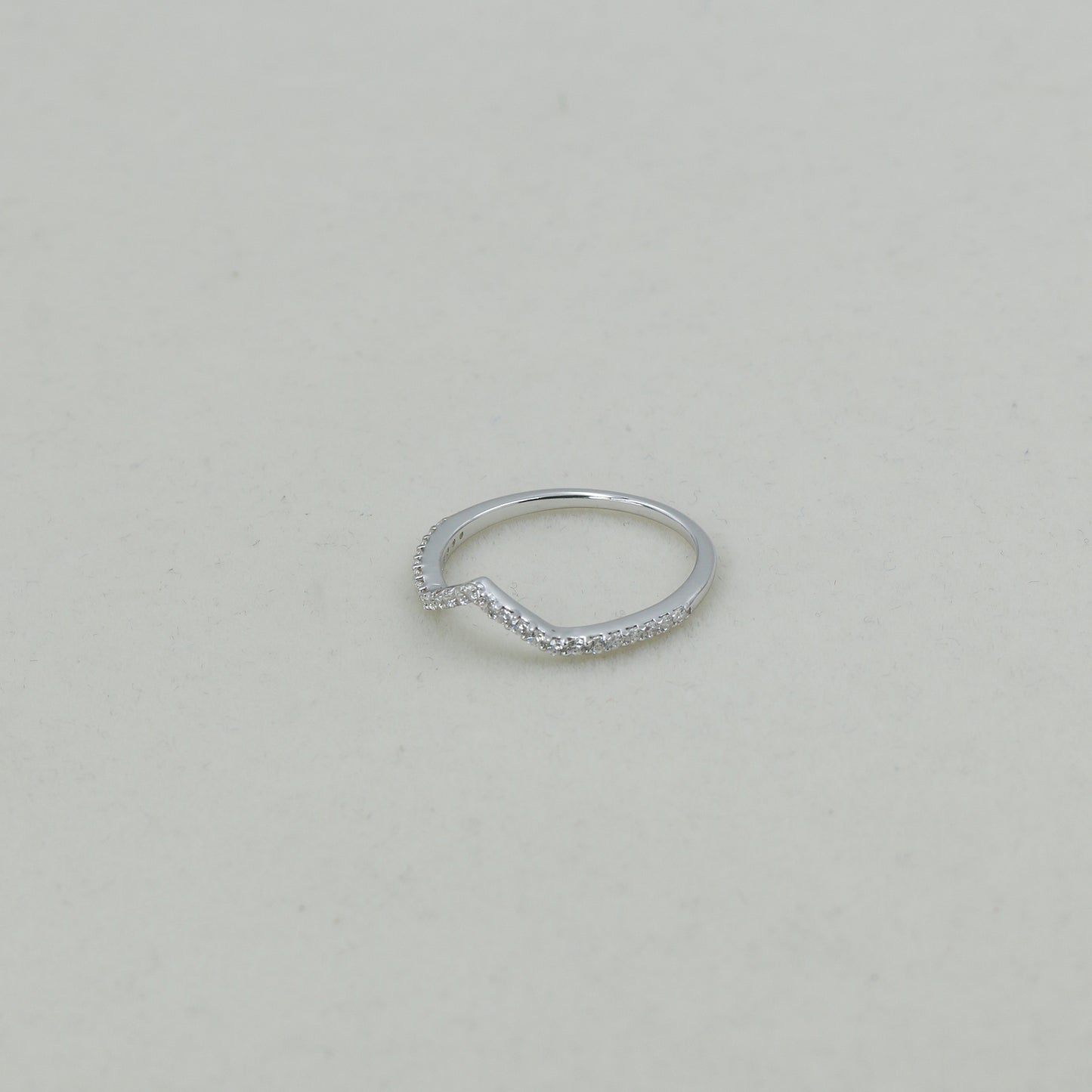 Diamond Chevron V-Band Ring
