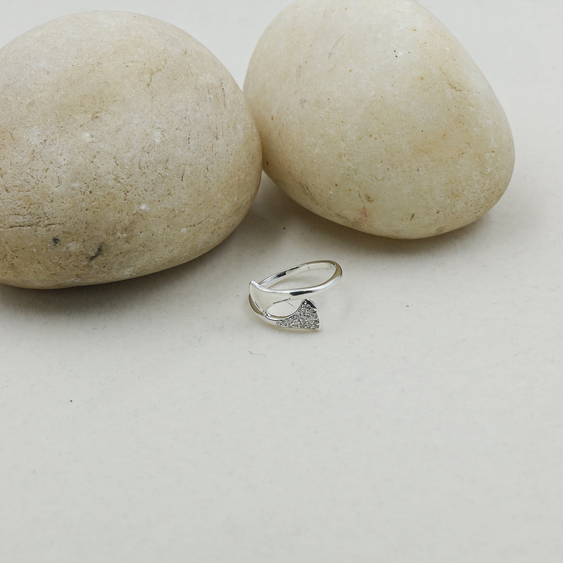 Diamond Wave Gold Ring – Minimal Twist Diamond Ring - Anirudh Jewels