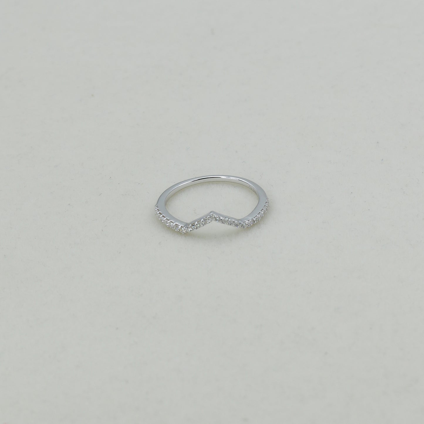 Diamond Chevron V-Band Ring