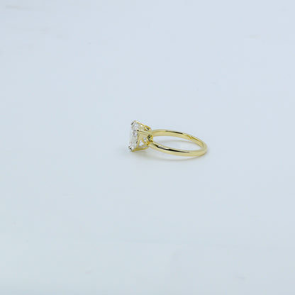 White Gold Pear-Cut Diamond Solitaire Ring