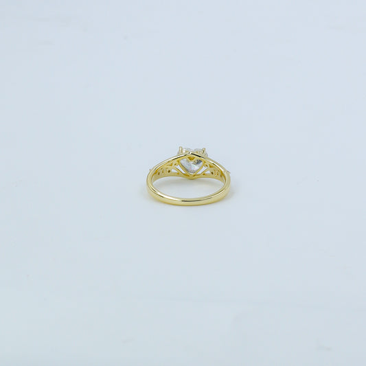 Yellow Gold Pear-Cut Diamond Filigree Ring