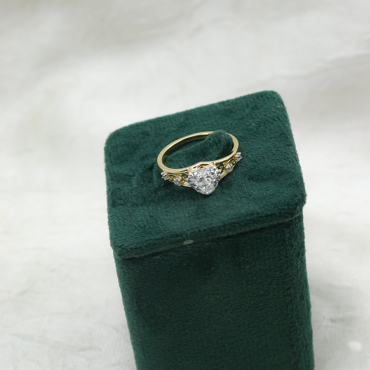 Yellow Gold Pear-Cut Diamond Filigree Ring