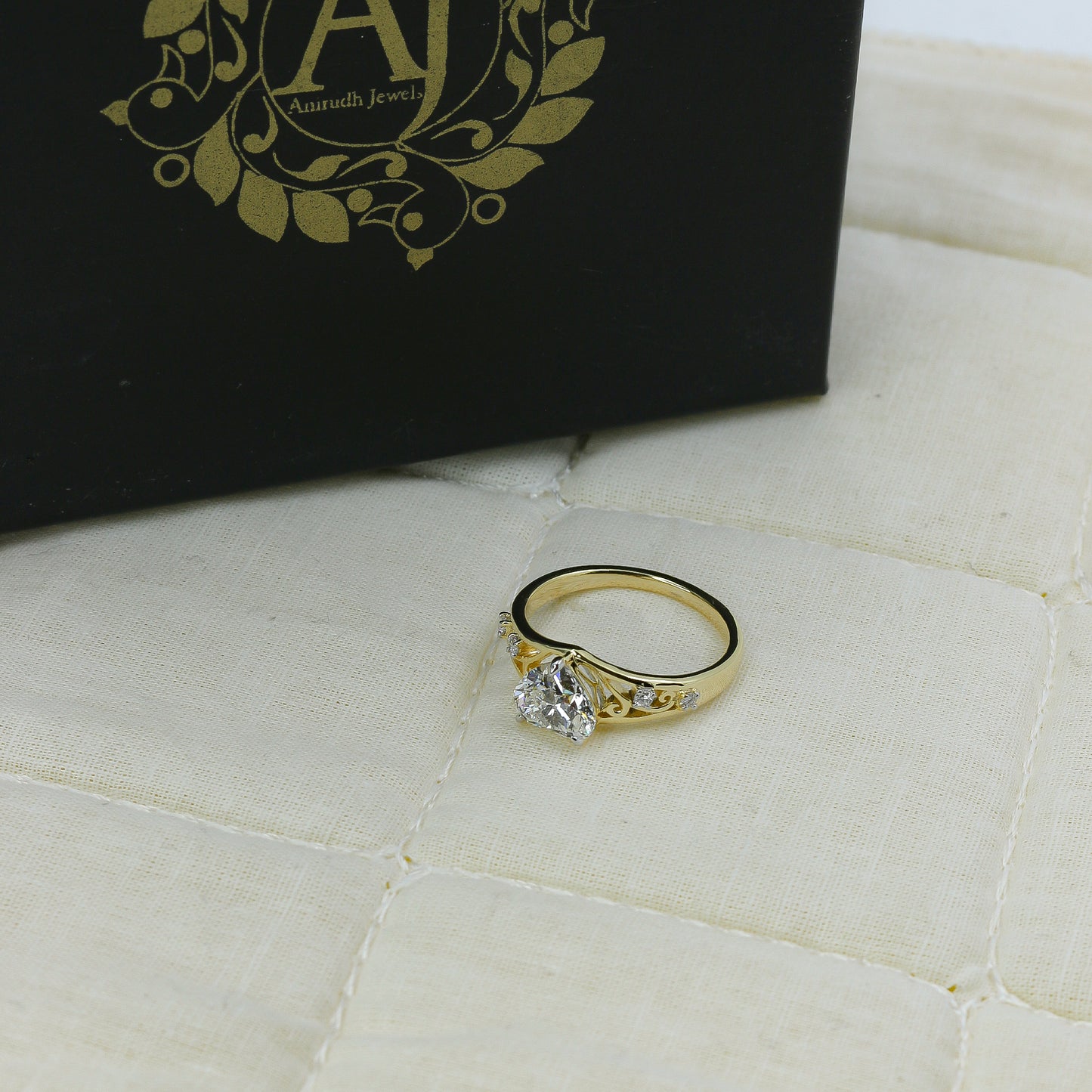 Yellow Gold Pear-Cut Diamond Filigree Ring