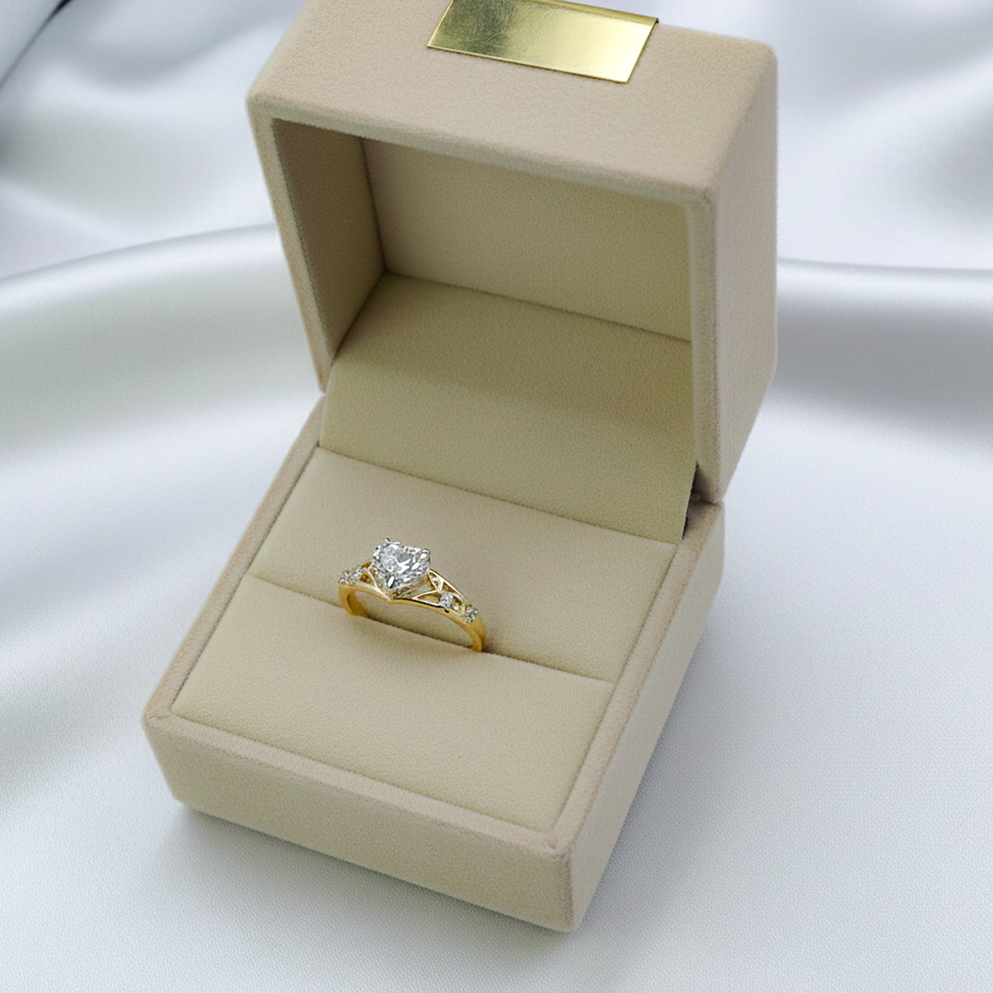 Yellow Gold Pear-Cut Diamond Filigree Ring