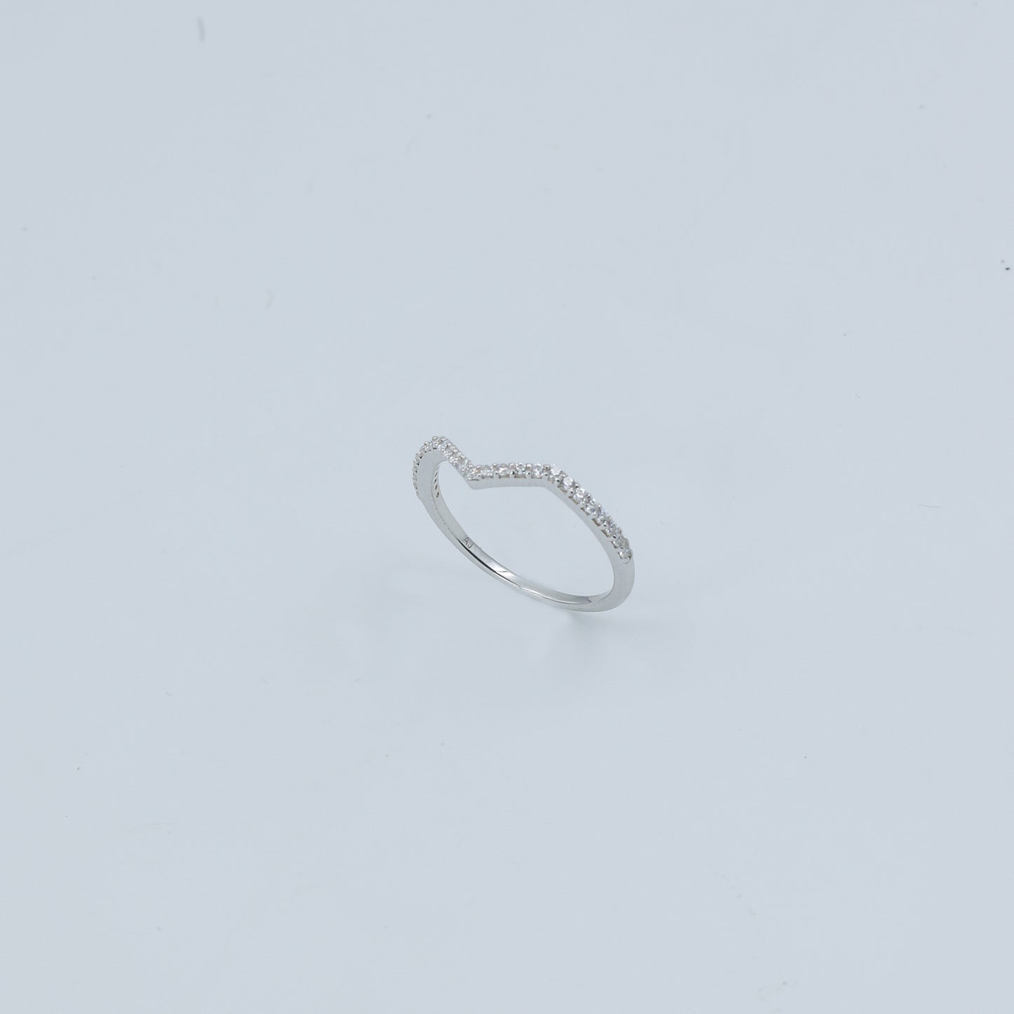 Diamond Chevron V-Band Ring