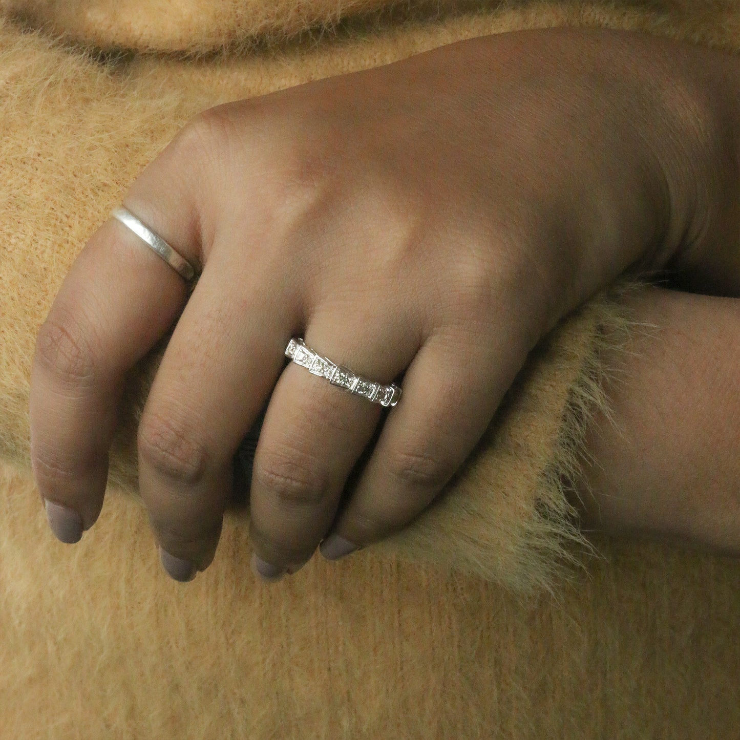 Diamond Serrated Architectural Band