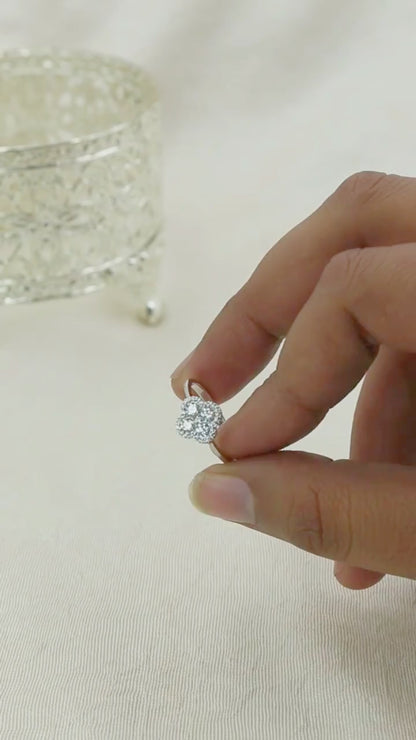 Bague en or pour femme avec diamant central en halo et taille coussin – Bague de fiançailles luxueuse