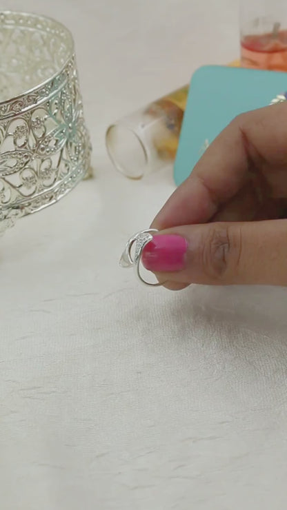 Diamond Wave Gold Ring – Minimal Twist Diamond Ring