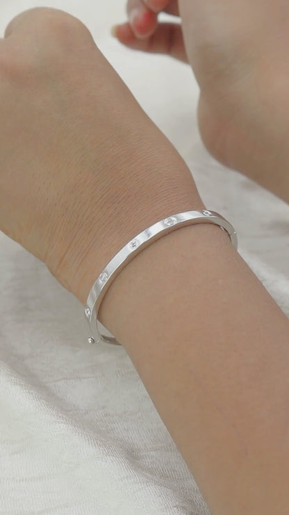 Diamond Gold Bangle for Women – Elegant Luxury Designer Cuff Bracelet