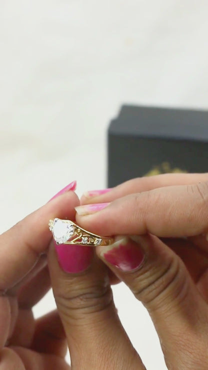 Yellow Gold Pear-Cut Diamond Filigree Ring